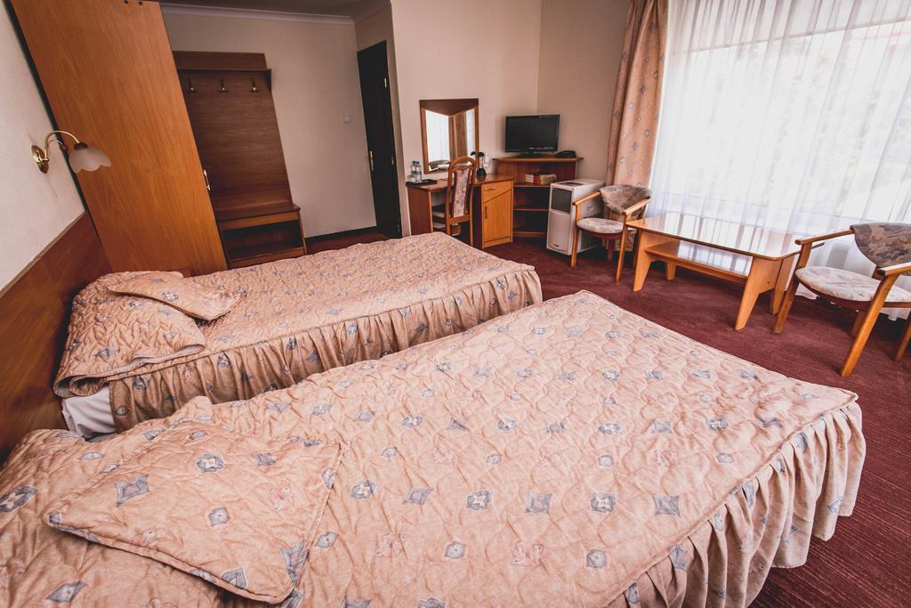 Hotel Twins Варшава Экстерьер фото