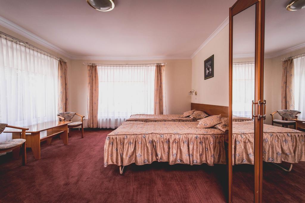 Hotel Twins Варшава Экстерьер фото