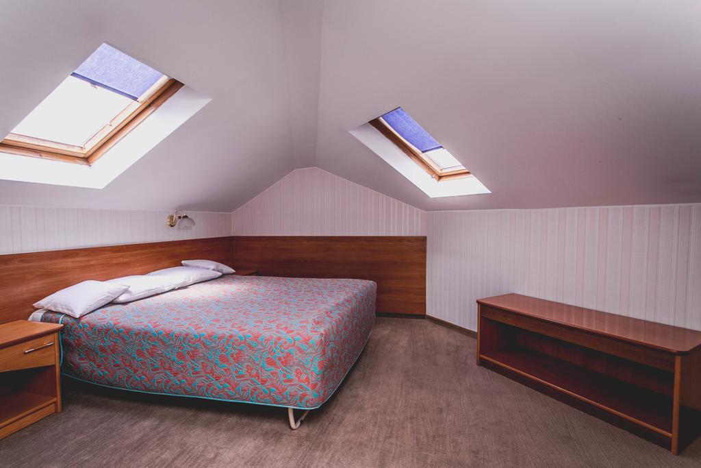 Hotel Twins Варшава Экстерьер фото