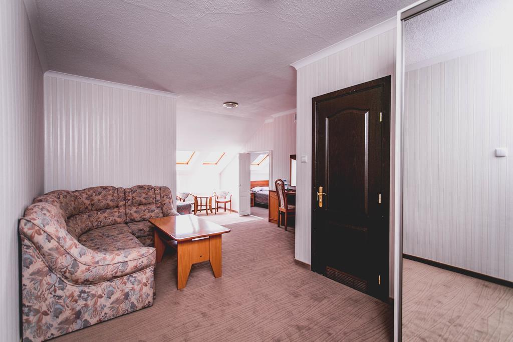 Hotel Twins Варшава Экстерьер фото
