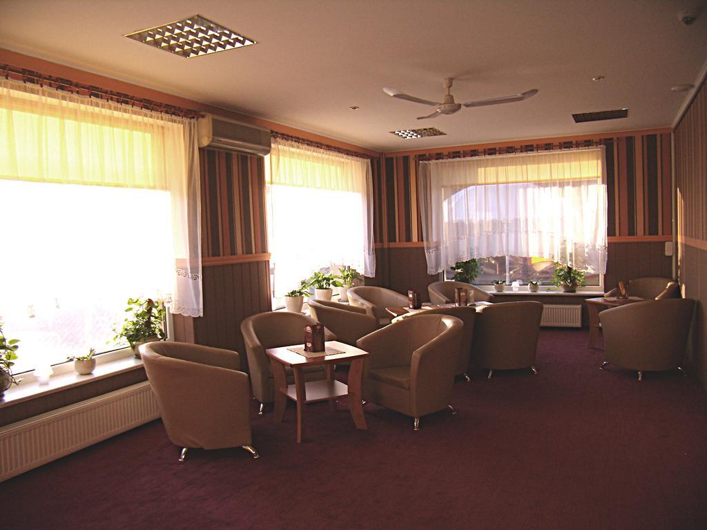 Hotel Twins Варшава Экстерьер фото