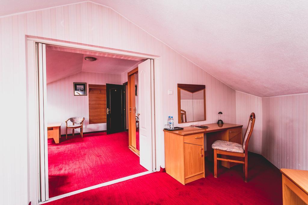 Hotel Twins Варшава Экстерьер фото
