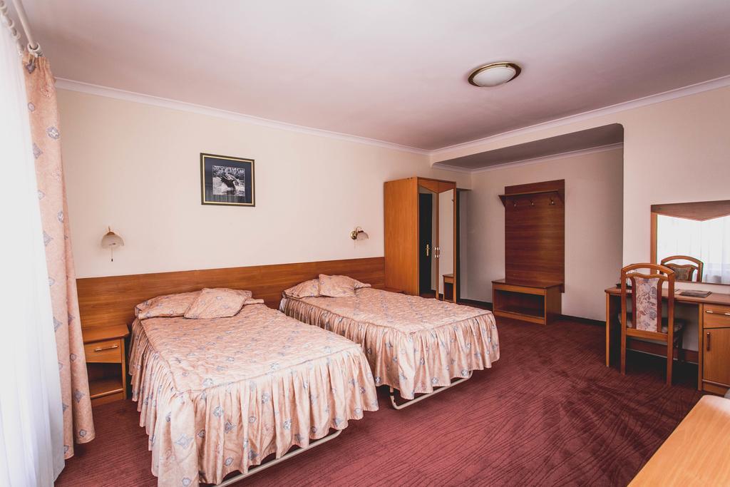 Hotel Twins Варшава Экстерьер фото